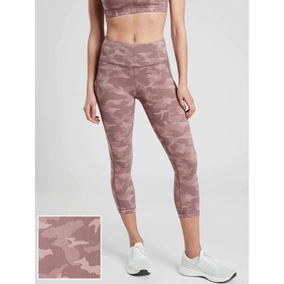 Athleta Pants - Athleta Ultimate Stash Pocket Capri Small Pink Mauve Camo High Rise Workout EUC